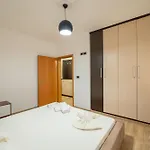 Tirent - Spacious 2-bedroom Near Liqeni I Thate