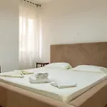 Lägenhet Tirent - Spacious 2-bedroom Near Liqeni I Thate Tirana