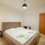 Tirent - Spacious 2-bedroom Near Liqeni I Thate *