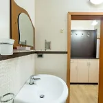 Lägenhet Tirent - Spacious 2-bedroom Near Liqeni I Thate