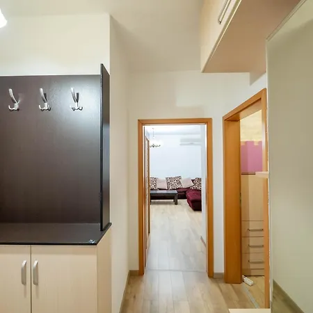 Tirent - Spacious 2-bedroom Near Liqeni I Thate * Тирана