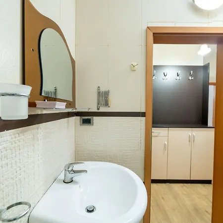Апартаменты Tirent - Spacious 2-bedroom Near Liqeni I Thate