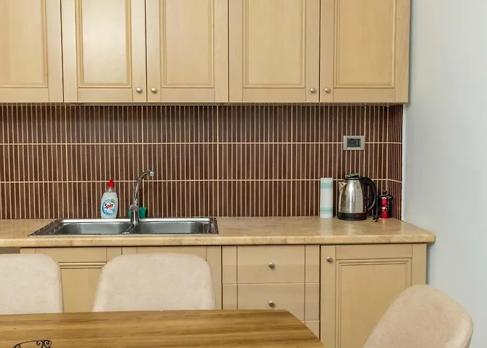 Tirent - Spacious 2-bedroom Near Liqeni I Thate تيرانا