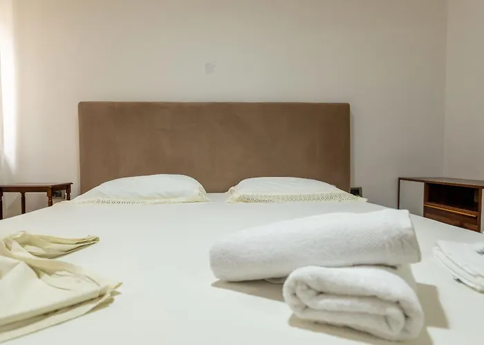 Tirent - Spacious 2-bedroom Near Liqeni I Thate شقة