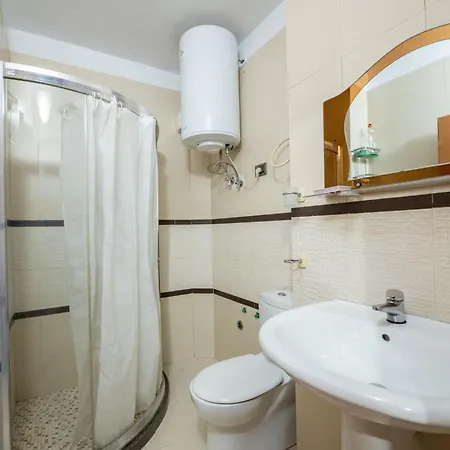 公寓 Tirent - Spacious 2-bedroom Near Liqeni I Thate 地拉那