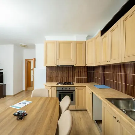 Tirent - Spacious 2-bedroom Near Liqeni I Thate 티라나
