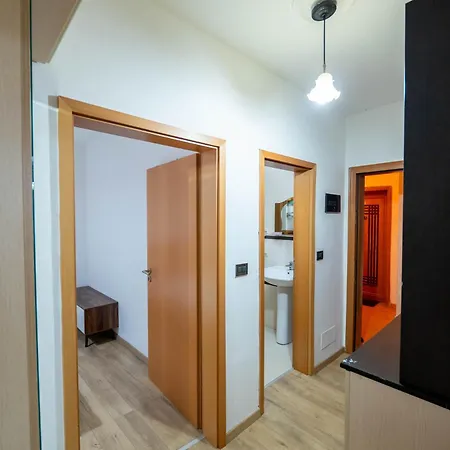 Tirent - Spacious 2-bedroom Near Liqeni I Thate *