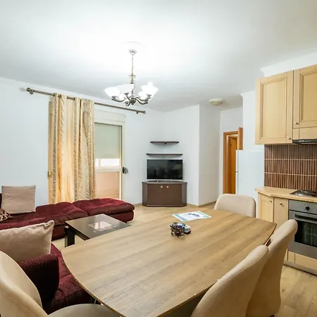 Tirent - Spacious 2-bedroom Near Liqeni I Thate * 地拉那