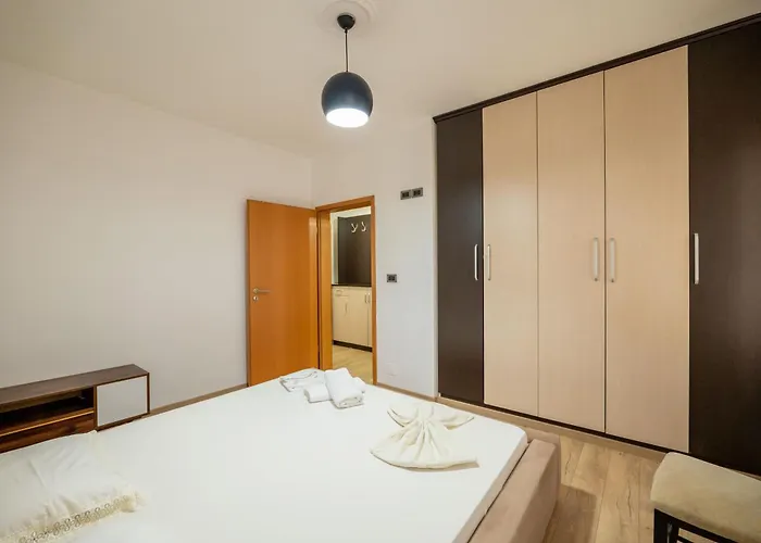 Tirent - Spacious 2-bedroom Near Liqeni I Thate Apartmán *