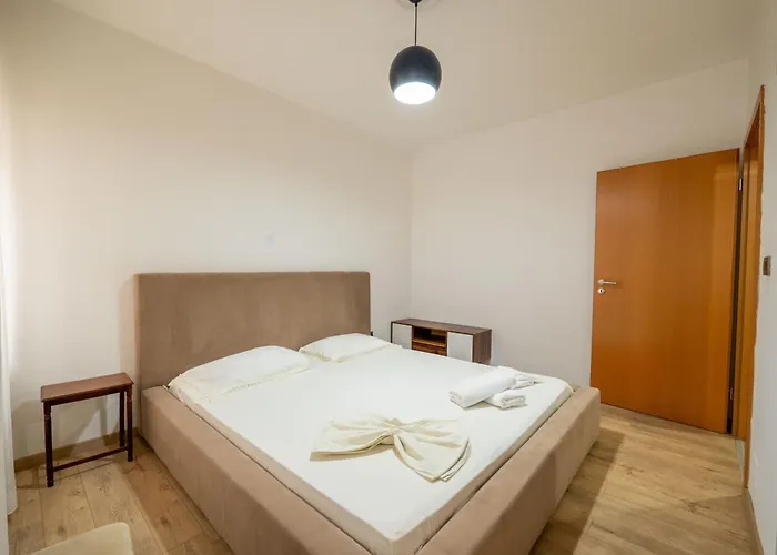 Tirent - Spacious 2-bedroom Near Liqeni I Thate *