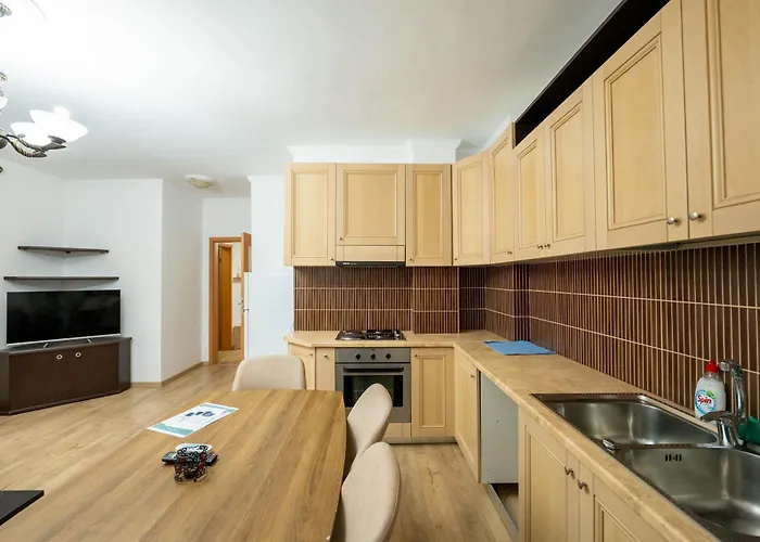 Tirent - Spacious 2-bedroom Near Liqeni I Thate Tirana