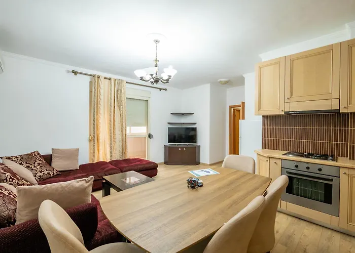Tirent - Spacious 2-bedroom Near Liqeni I Thate * Tirana